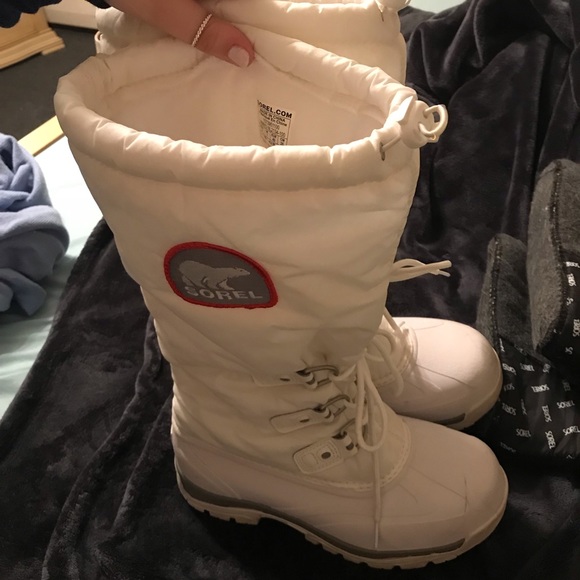 Worn twice Sorel snow boots inserts included - Picture 3 of 6